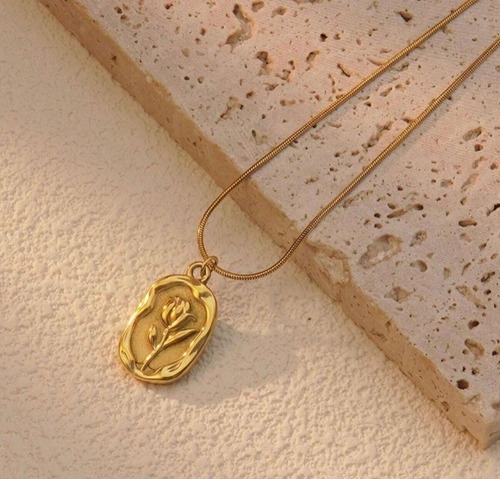 Rose Neckpiece