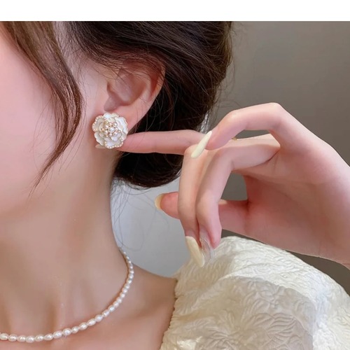 Lightweight Flower Stud Earring