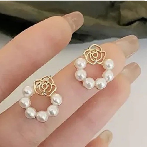 Pearl Daisy Earrings